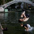 La baignade autorisée dans le canal Saint-Martin face à la canicule