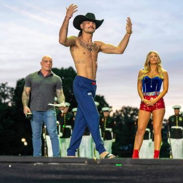 68286480-86d5-4d05-8740-0f39522061fe Un spectacle de MMA pour l’anniversaire du président Trump
