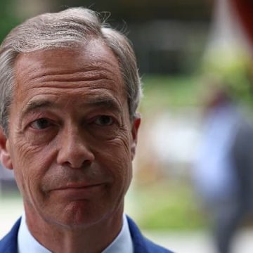 697c6e0c-61a3-4921-a6ad-c9dea0cb6502 Nigel Farage critiqué pour des revenus d’ambassadeur controversés