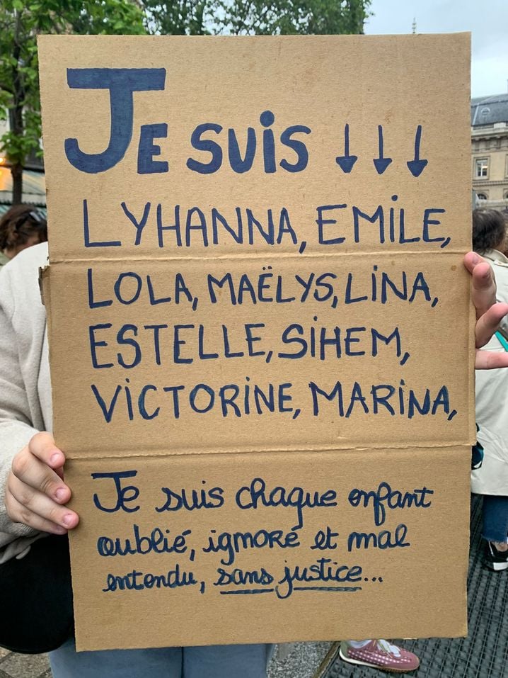 6cf90ded-47ac-4109-bbc6-fc8eadcb5f66 Manifestation Place Lépine à Paris pour la cause des femmes et des enfants