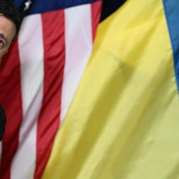 8628d9b8-743f-453b-b460-c03f64694954 Donald Trump et Volodymyr Zelensky au sommet du G7 en France
