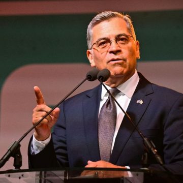 Élections en Californie : Steve Hilton et Xavier Becerra en lice