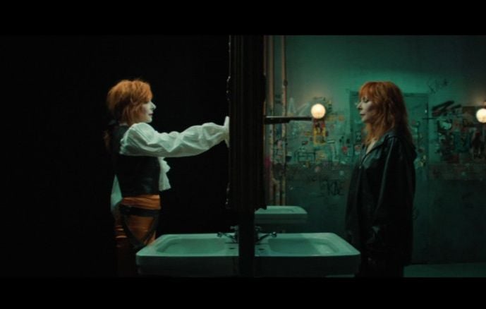 8c6e19ec-8667-4ef8-9128-ba4941599015 Analyse du clip de Mylène Farmer « C’est à qui le tour »