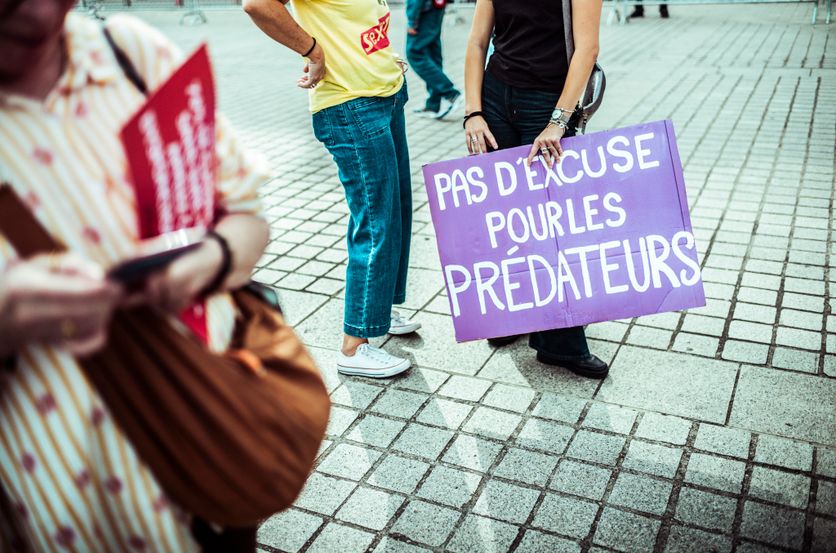 RASSEMBLEMENT DEVANT LE MINISTERE DE LA JUSTICE, APRES LASSASSINAT DE LA JEUNE LYHANNA, ET POUR APPELER A UNE LOI INTEGRALE CONTRE LES VIOLENCES SEXUELLES. Rapport sur l’affaire Lyhanna et le rôle de la justice