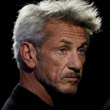Sean Penn s&rsquo;oppose aux selfies et refuse les cérémonies mondaines