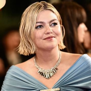 Louane remplace Patrick Bruel pour la clôture du festival Les Alpagas bleus