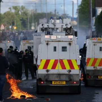 Des émeutes à Belfast après l&rsquo;inculpation d&rsquo;un réfugié soudanais