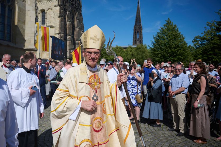 Inauguration of the New Bishop of Münster Refus du Vatican pour la prédication des laïcs en Allemagne