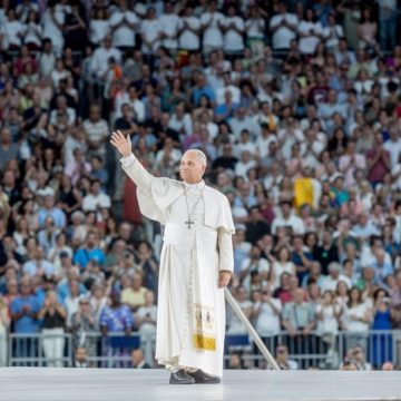 Pope Leo XIV meets with the diocesan community at the Bernabeu stadium Le voyage du pape Léon XIV à Madrid