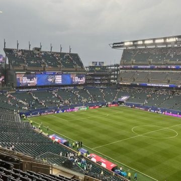 a8b2356e-ae6a-4a1b-bfc3-81b9910394f4 Intempéries lors du match France-Irak à Philadelphie : Une pause inédite due à une alerte orages