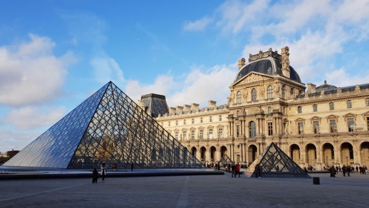af674299-0efd-4dbe-a916-3081d33baf52 Le Louvre face à des défis majeurs d’investissement