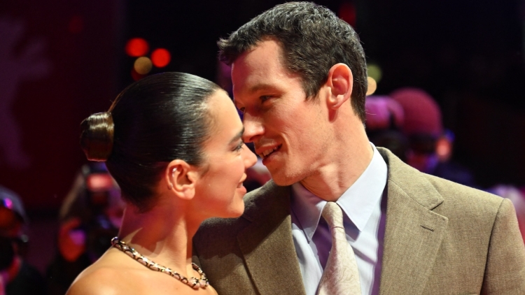b559eb02-6bb3-4897-86cf-3012b70d1056 Dua Lipa et Callum Turner: Célébration de Leur Mariage en Sicile
