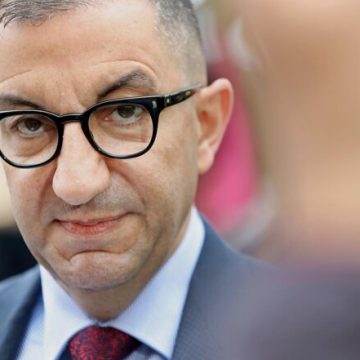 Jean Messiha : Accusations de détournement de fonds