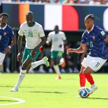 L&rsquo;équipe de France Surmonte un Début Difficile contre le Sénégal