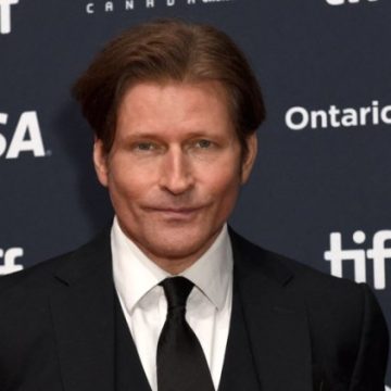 c51a32e8-494c-40ca-97b9-2e2e59bba217 Crispin Glover défend sa réputation face à de graves accusations