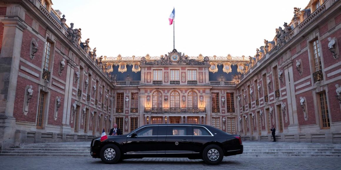 caf5b3bf-a315-4bbb-976c-4ce2a1e70d39 Un dîner diplomatique à Versailles : Macron et Trump