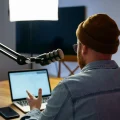 Radio France et le respect du pluralisme politique : mise en demeure par l’Arcom