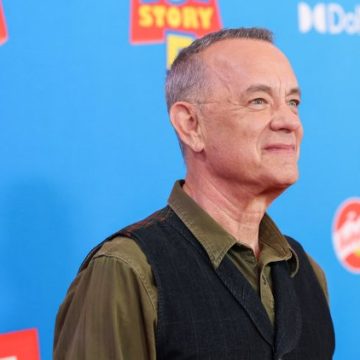 d2549d17-6eff-4373-88c6-14a5ecfcf7b8 Tom Hanks révèle la surprise de Taylor Swift pour Toy Story 5