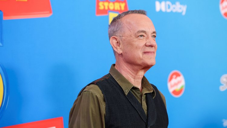 d2549d17-6eff-4373-88c6-14a5ecfcf7b8 Tom Hanks révèle la surprise de Taylor Swift pour Toy Story 5