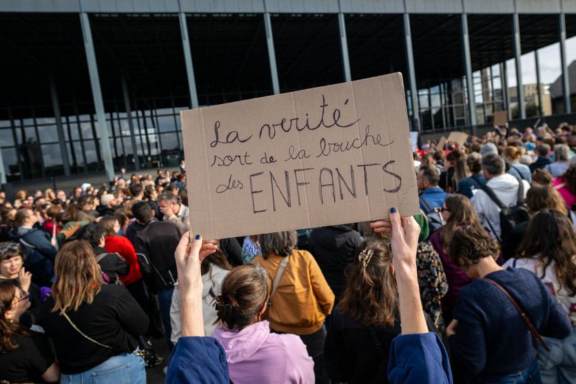 Rassemblement pour Lyhanna Réunion publique sur les violences sexuelles faites aux enfants au tribunal de Nantes