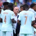 Guy Stéphan honoré par les joueurs après la victoire contre la Norvège