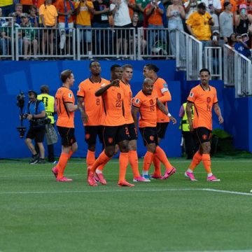 Les Pays-Bas écrasent la Suède et se rapprochent des seizièmes de finale