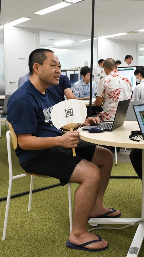 e322a6ae-d689-4615-a4b5-652f8fb8fd3f Porter le short au bureau : un débat vestimentaire en été