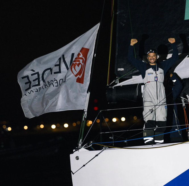 e3f28325-ecea-42bf-89a0-95f63039a083 Ambrogio Beccaria remporte la Vendée Arctique et un hommage à Charlie Dalin