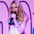 Madonna éblouit Times Square avec un mini-concert surprise