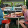Critique du documentaire sur le camping : histoire et évolutions de cette pratique en France