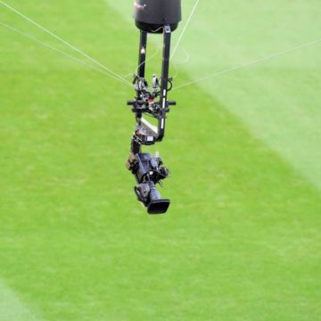Incident lors du match Hongrie-Kazakhstan : la chute d&rsquo;une caméra évite le drame