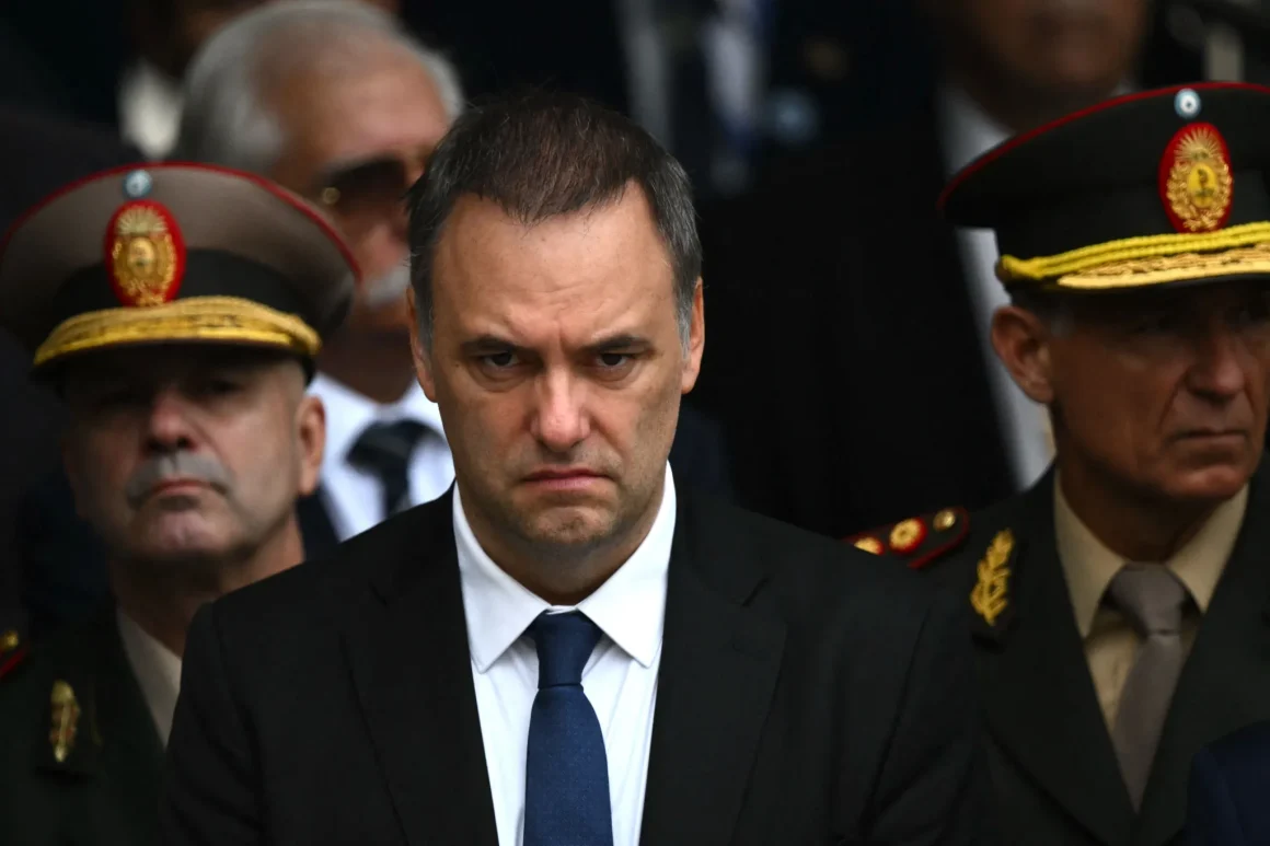 Scandale de corruption impliquant Manuel Adorni et impact sur le gouvernement Milei