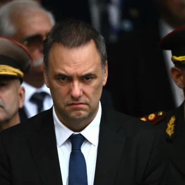 fb70daa7-b204-4ed2-8bf0-33c20d33a372 Scandale de corruption impliquant Manuel Adorni et impact sur le gouvernement Milei
