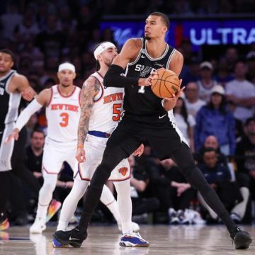 fc543a44-bd76-4100-bf2a-fda9549a3ca0 Les Spurs font battre les Knicks, Donald Trump hué par le public
