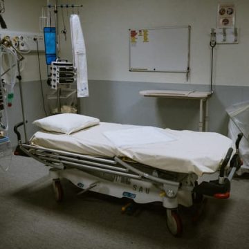 06ae1450-1ba8-4dc9-b59d-6b939e0d74d4 Baisse des Lits d’Hôpital en 2024: Quelles Conséquences pour la Santé en France?