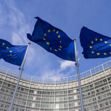 L’Union Européenne impose l’étiquetage des contenus générés par l’IA