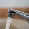 L’importance de surveiller la température de l’eau du robinet