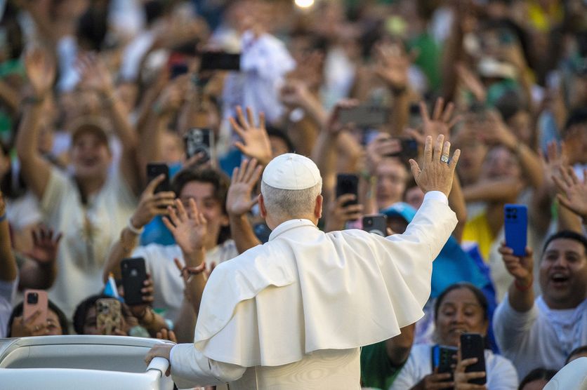 VATICAN - POPE LEO XIV GREETS FAITHFUL IN ST PETER S SQUARE AT THE END OF A WELCOME MASS FOR THE YOUTH JUBILEE - 2025/7/29 Le Vatican et la subtilité de ses annonces
