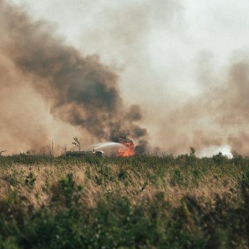 Incendies en Gironde et en Espagne: mobilisation massive et réactions politiques