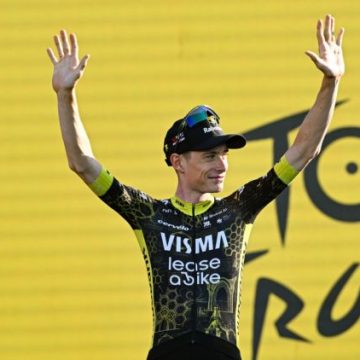 Jonas Vingegaard Enfile le Premier Maillot Jaune du Tour de France 2026