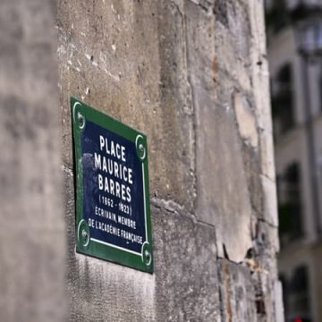La débaptisation de la place Maurice-Barrès à Paris : un geste symbolique