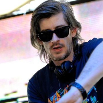 13f1b30b-bbed-4a0d-bd4c-efd4defdb59b Décès de Kavinsky à l’âge de 50 ans : enquête en cours