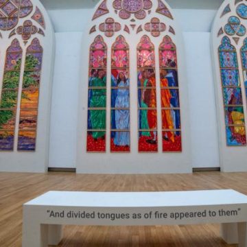 Installation de nouveaux vitraux contemporains à Notre-Dame de Paris