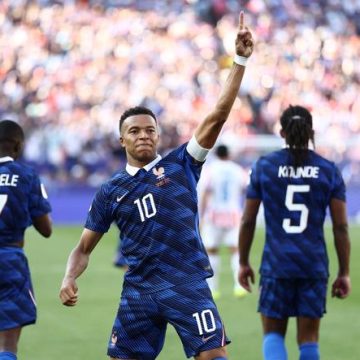 1984d910-93c2-4662-836d-6ce023887a01 Kylian Mbappé : Capitane des Bleus et Leader sur le Terrain