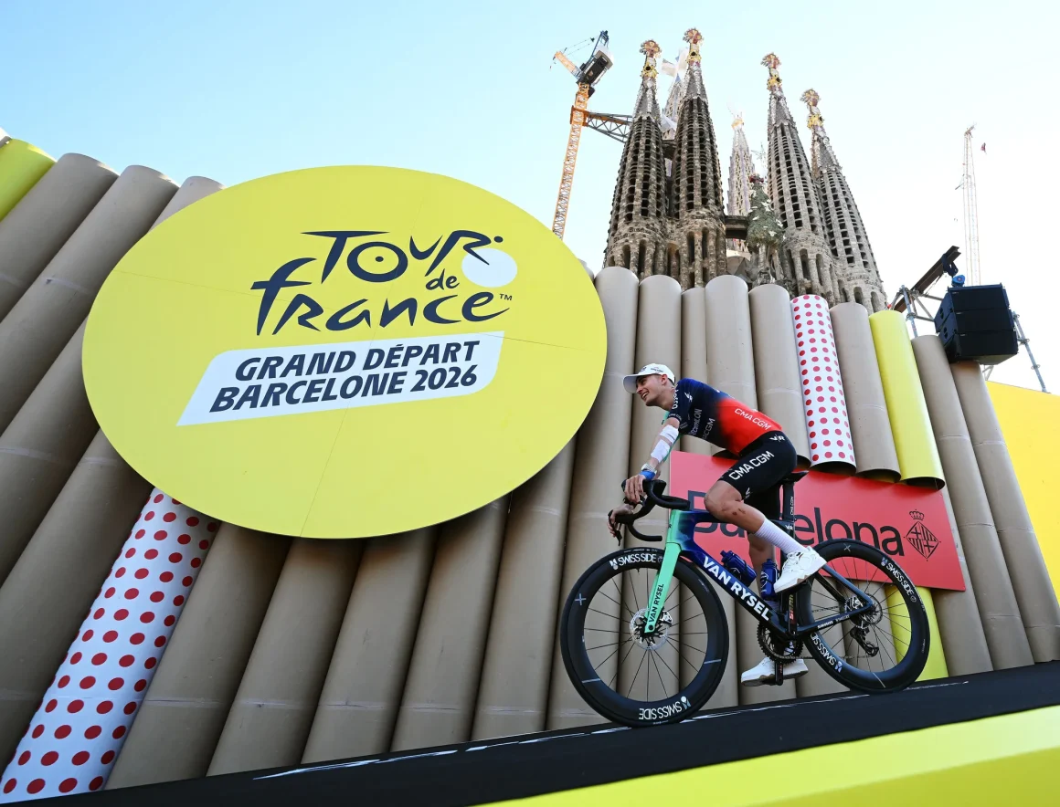 Départ du Tour de France 2026 et précautions face à la canicule