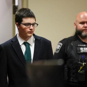 Colt Gray condamné à la prison à vie pour une fusillade dans un lycée