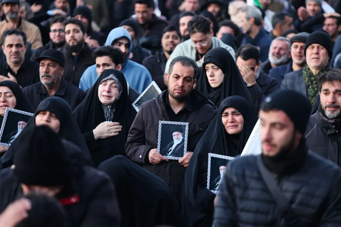 La préparation des funérailles d’Ali Khamenei à Téhéran