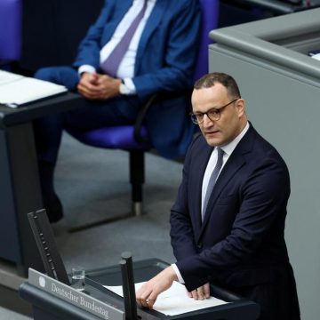 La décision de Jens Spahn sur la gestation pour autrui provoque des remous en Allemagne