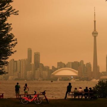 Incendies au Canada : La pollution atmosphérique affecte Toronto et l&rsquo;Est des États-Unis
