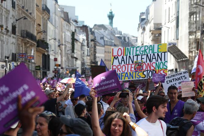 336323dd-0639-4e2e-a6fe-2a5ae54750e0 Manifestations en France pour une loi contre les violences sexuelles